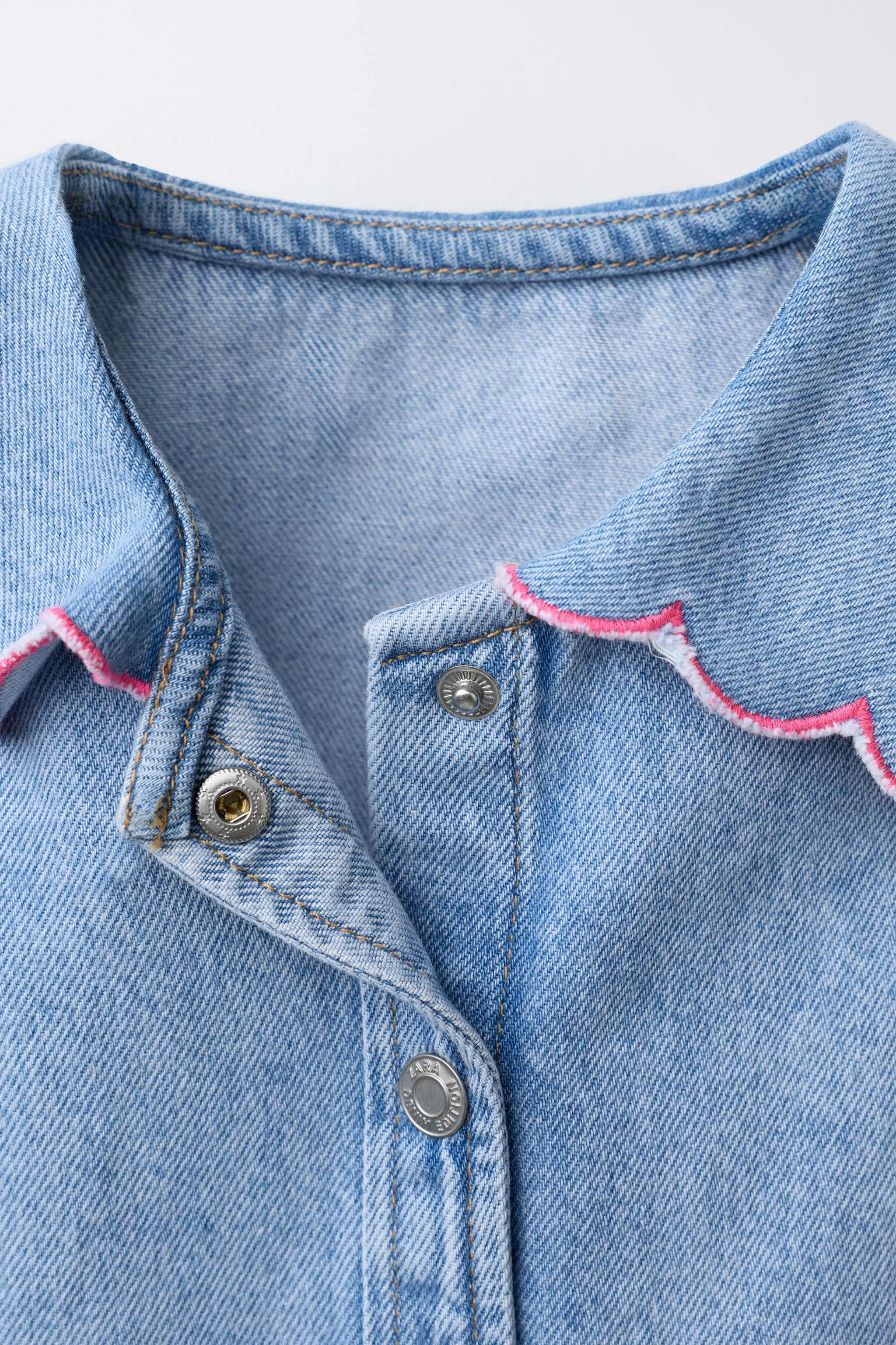 TOP EN DENIM À ONDES